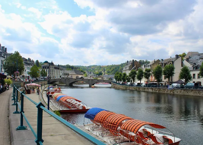 Maison De 30 Personnes Bouillon